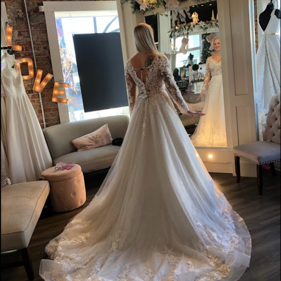 Maggie Sottero Ivory Zander Wedding Dress, Size 10 - Picture 2 of 8